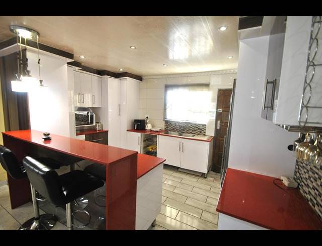 3 BEDROOM HOUSE FOR SALE IN DAWN PARK